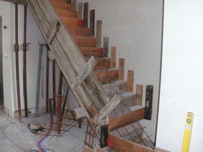 Betonnen trap plaatsen beton trappen op maat maken