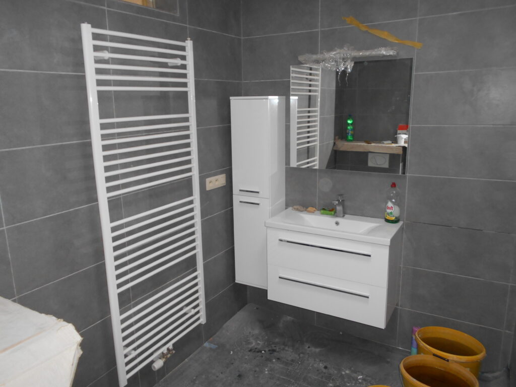badkamer renovatie sanitair en vloer en tegelwerken